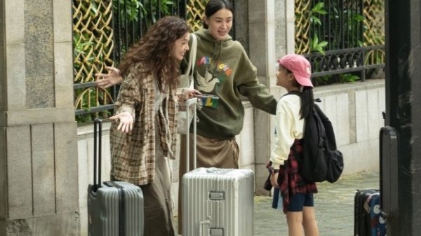 辉煌配资 刘擎严飞：现代人都是异乡客，但随时可以回家丨新春书摘